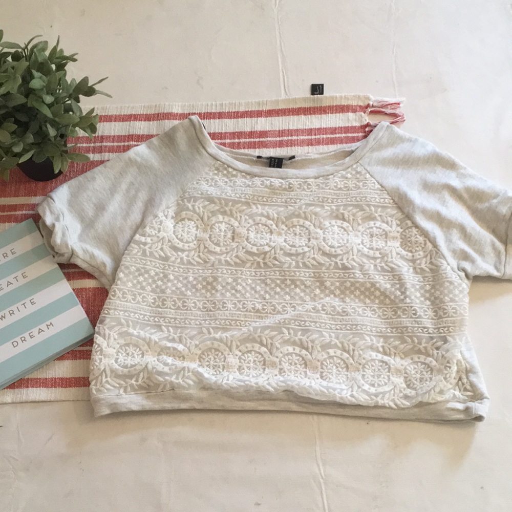Forever 21: M: cropped lace tee shirt